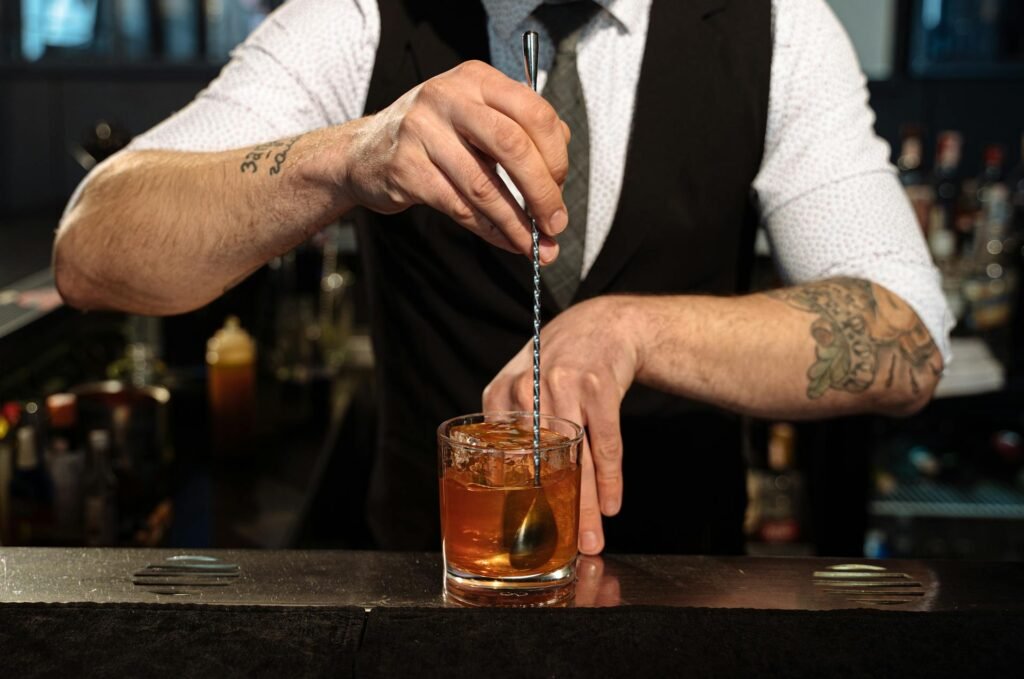 Técnica stir para bartender. Día del Bartender