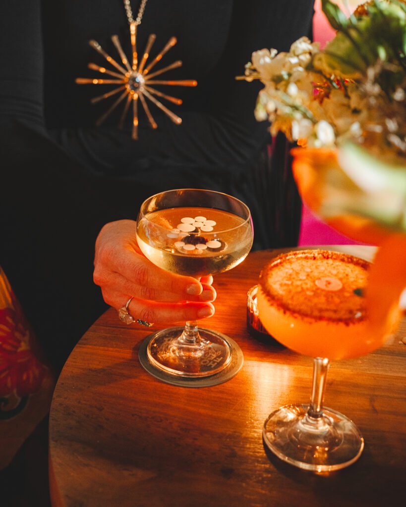 El 22 de febrero celebramos a la Margarita, un cóctel con un embriagante pasado. ¡Descubramos juntos su historia y los mejores lugares para festejarla!