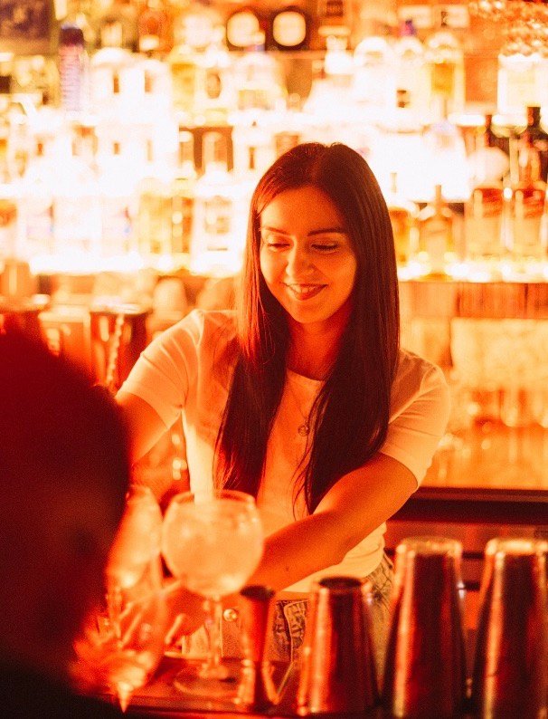 Carolina Díaz, la Barwoman, bartender