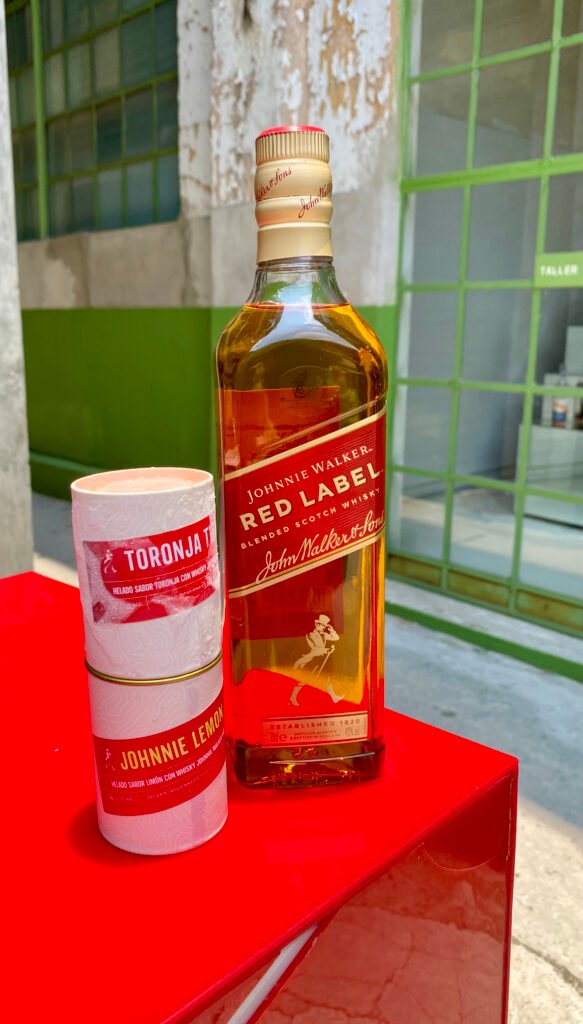 Helado y whisky Johnnie Walker