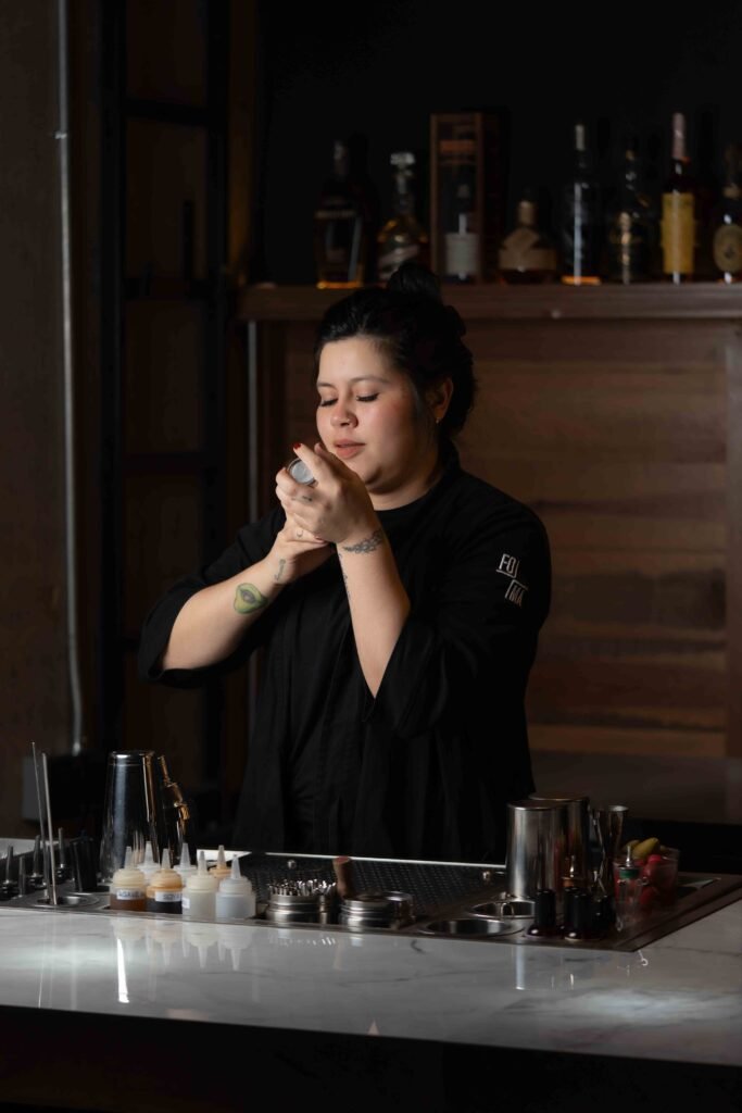 Bartender Pamela Martínez
